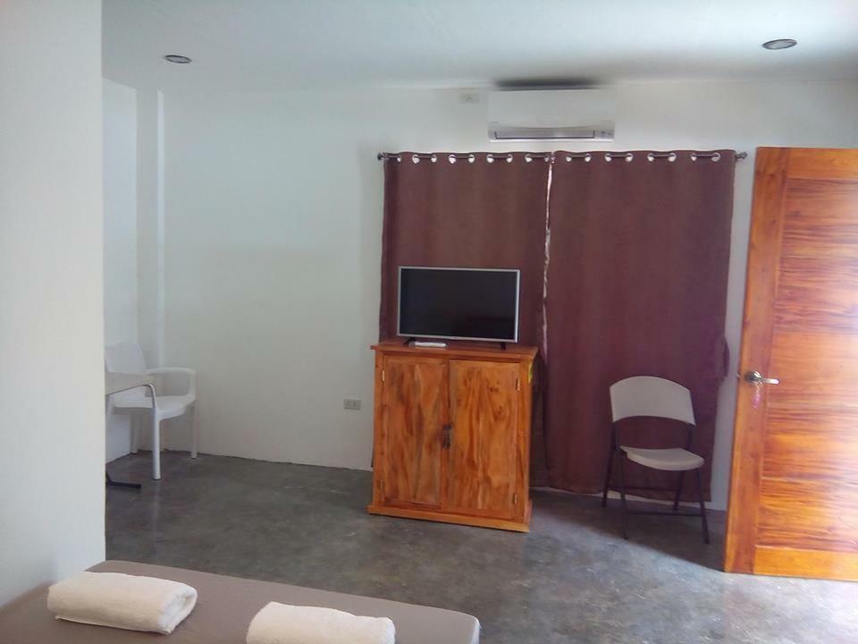 Mother Teresa Rooms And Restaurant Oslob Ngoại thất bức ảnh